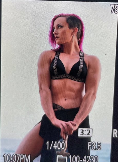 Claire Max
