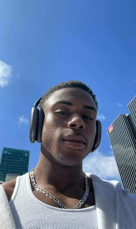 Photo nue de fuite OnlyFans de Prettyskinboi