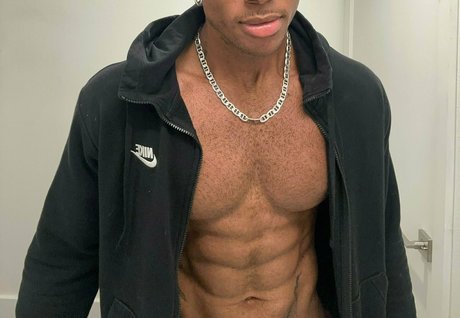 Photo nue de fuite OnlyFans de Prettyskinboi