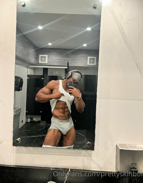 Photo nue de fuite OnlyFans de Prettyskinboi