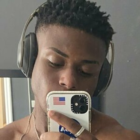 Photo nue de fuite OnlyFans de Prettyskinboi
