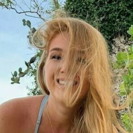 Photo nue de fuite OnlyFans de Batty Red Hair
