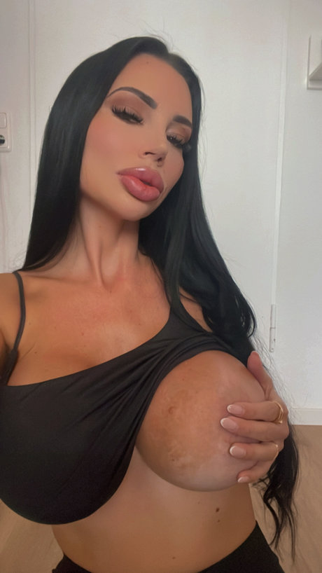 Photo nue de fuite OnlyFans de Yvonne Bar