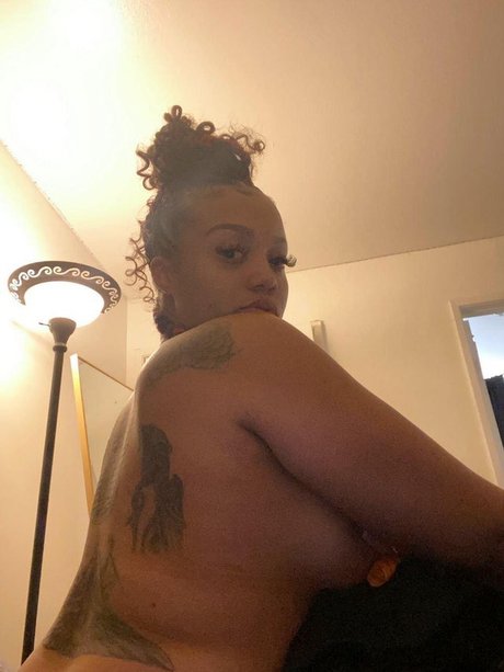 Photo nue de fuite OnlyFans de Essence