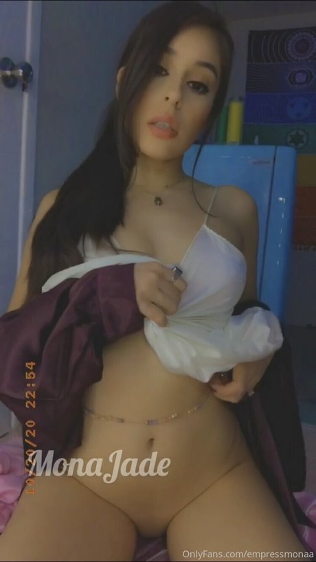 Photo nue de fuite OnlyFans de Monajade