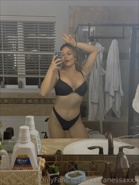 Photo nue de fuite OnlyFans de Essa V