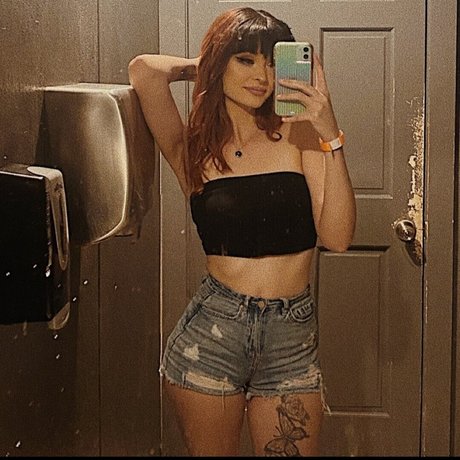 Photo nue de fuite OnlyFans de Mystichan