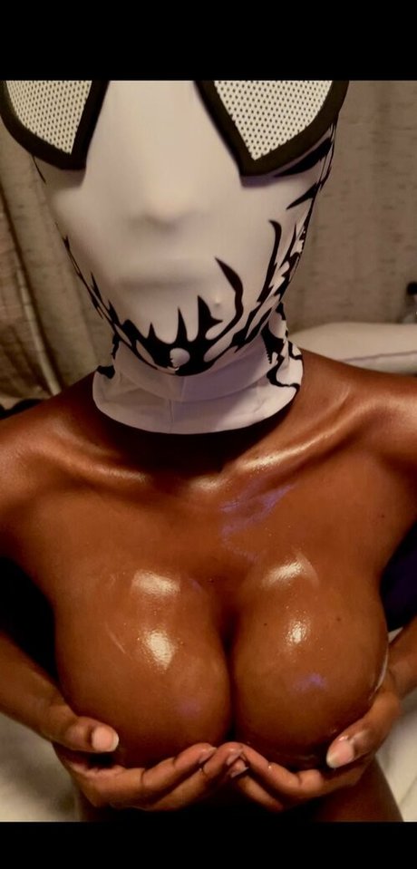 Photo nue de fuite OnlyFans de Realmilesandgwen