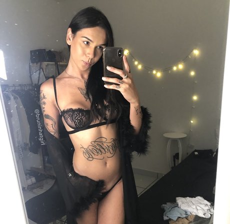 Photo nue de fuite OnlyFans de Bruninhatgirl