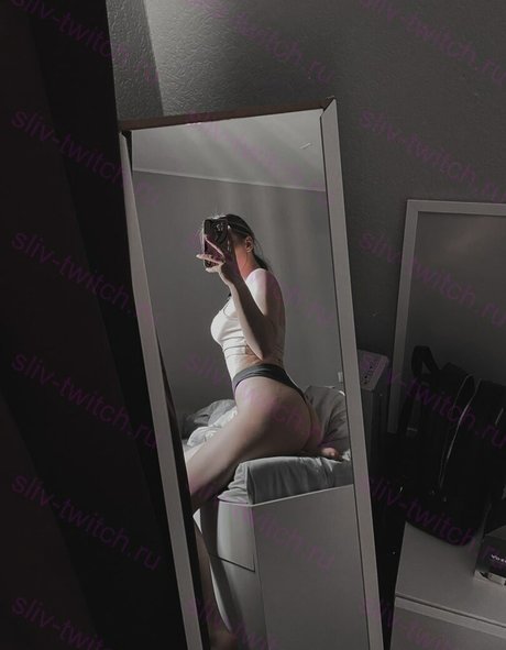 Photo nue de fuite OnlyFans de Leronbaron