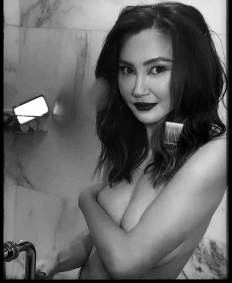 Photo nue de fuite OnlyFans de Kimiko Glenn