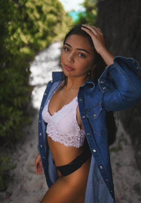 Photo nue de fuite OnlyFans de Lostinthoughtz