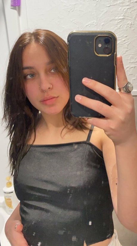 Photo nue de fuite OnlyFans de Rhyrhyie