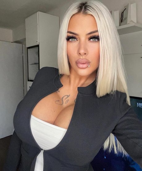 Photo nue de fuite OnlyFans de Deminecka