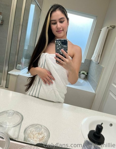 Photo nue de fuite OnlyFans de Miniimillie