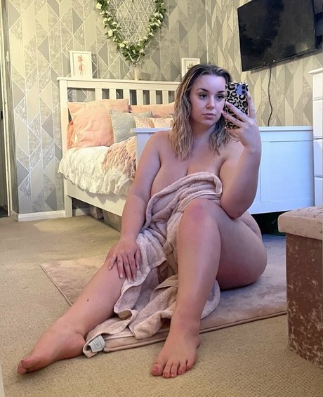 Photo nue de fuite OnlyFans de Curvygirllou