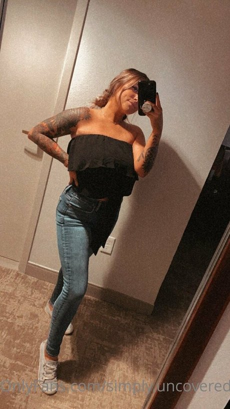 Photo nue de fuite OnlyFans de Simplyuncovered