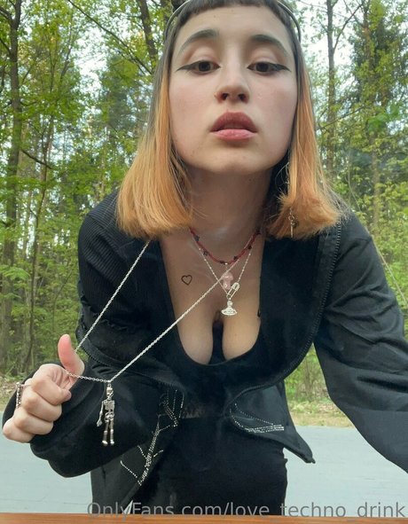 Photo nue de fuite OnlyFans de Lovetechnodrink