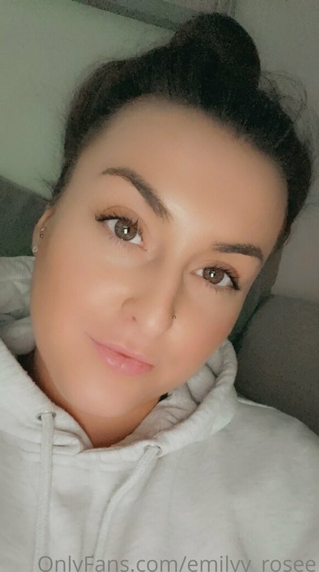 Photo nue de fuite OnlyFans de Emilyyrosee