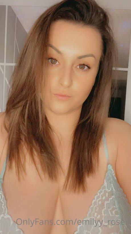 Photo nue de fuite OnlyFans de Emilyyrosee