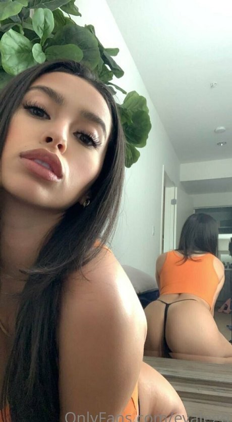 Photo nue de fuite OnlyFans de Evangelina Legetta