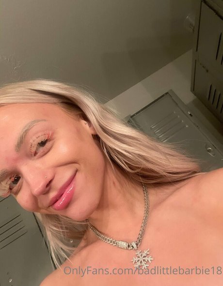 Photo nue de fuite OnlyFans de Badlittlebarbie18