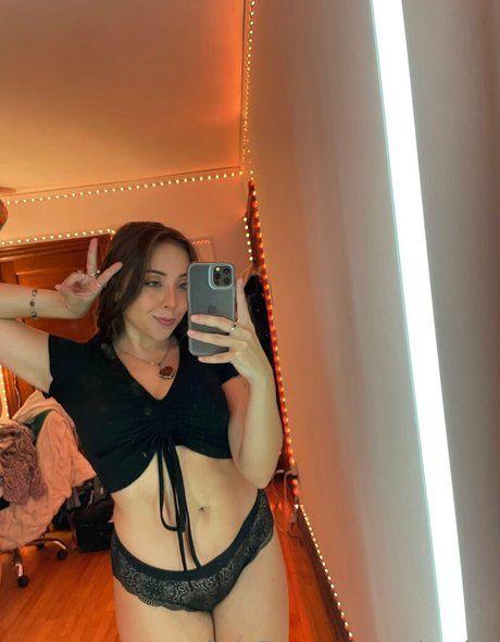 Photo nue de fuite OnlyFans de Aerinaries