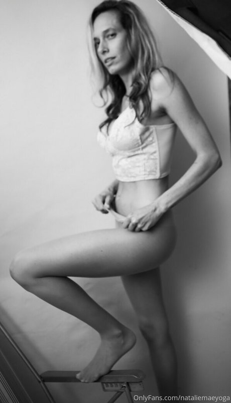Photo nue de fuite OnlyFans de Nataliemaeyoga