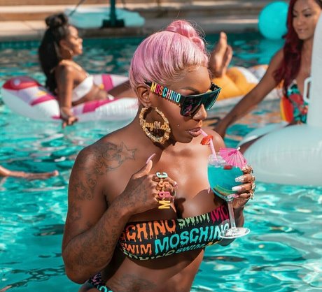 Ebonymystique4free