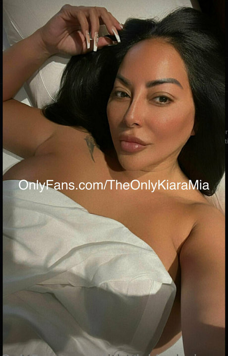 Photo nue de fuite OnlyFans de Theonlykiaramiaxxx