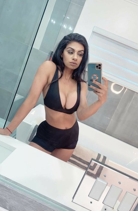 Photo nue de fuite OnlyFans de Skinnyroti