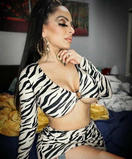 Missmeenaofficial