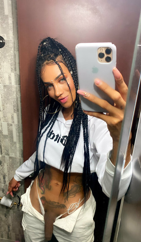 Photo nue de fuite OnlyFans de Laura Saenz