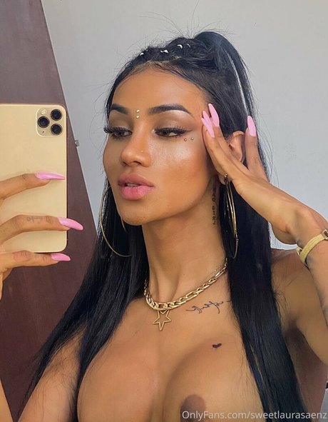 Photo nue de fuite OnlyFans de Laura Saenz