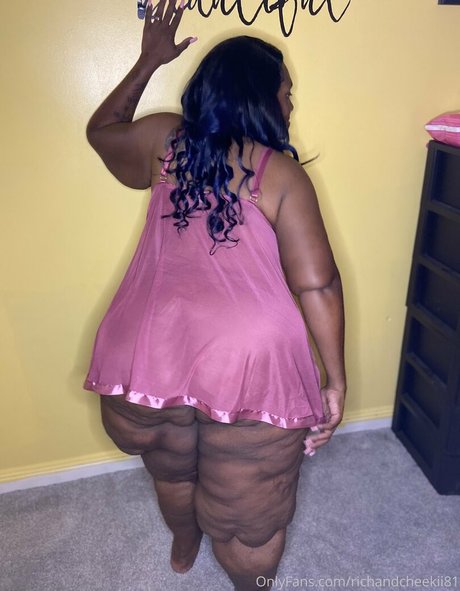 Cheekiifemme
