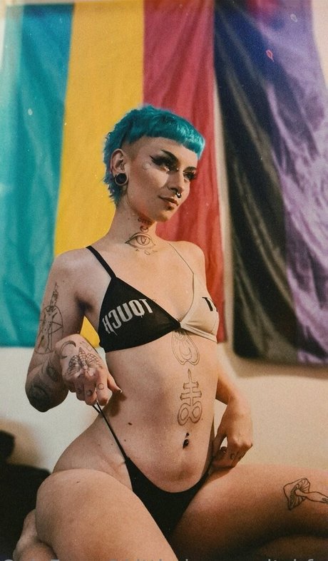 Photo nue de fuite OnlyFans de Littledemonwitchfree