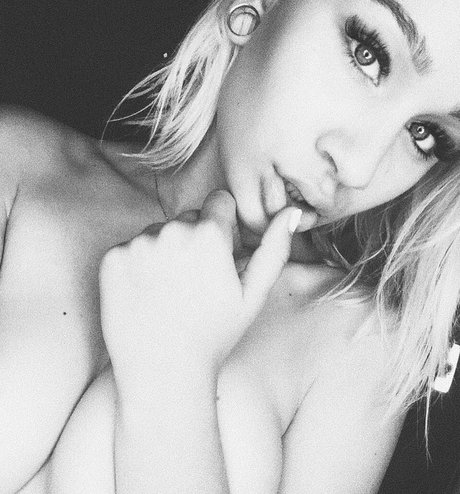 Photo nue de fuite OnlyFans de Agata Dziarma