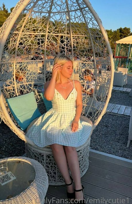 Photo nue de fuite OnlyFans de Emilycutie1