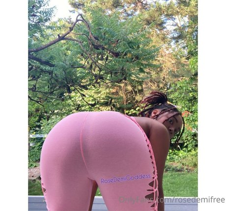 Photo nue de fuite OnlyFans de Rosedemifree
