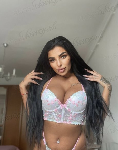 Photo nue de fuite OnlyFans de Nincsnincs0702
