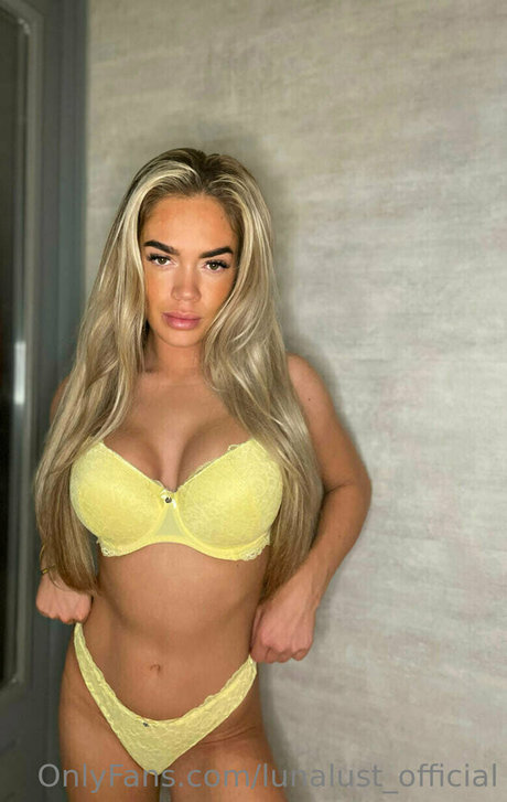 Photo nue de fuite OnlyFans de Lunalustofficial