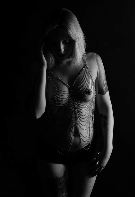 Photo nue de fuite OnlyFans de Midnight Mary
