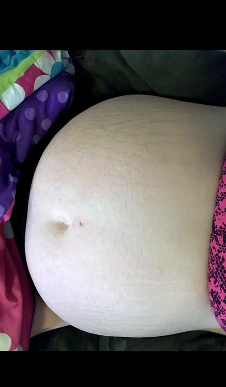 Photo nue de fuite OnlyFans de Mamaisnaughtyfree