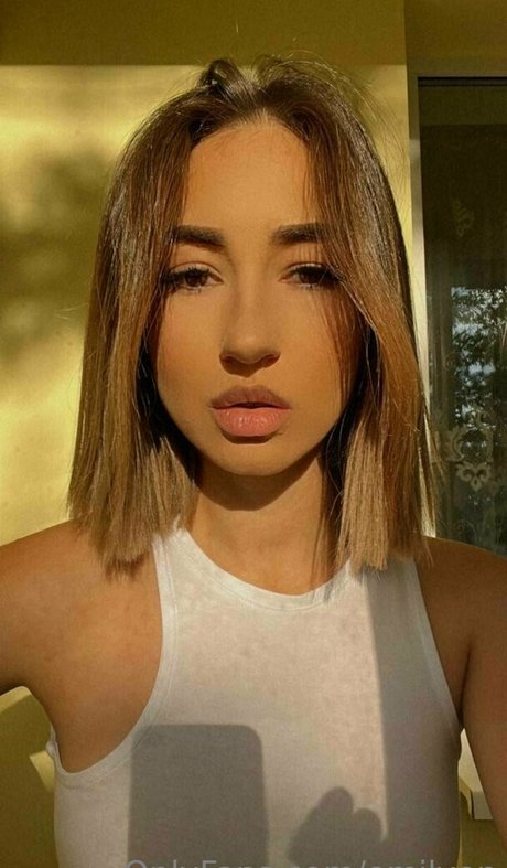 Photo nue de fuite OnlyFans de Emilyon