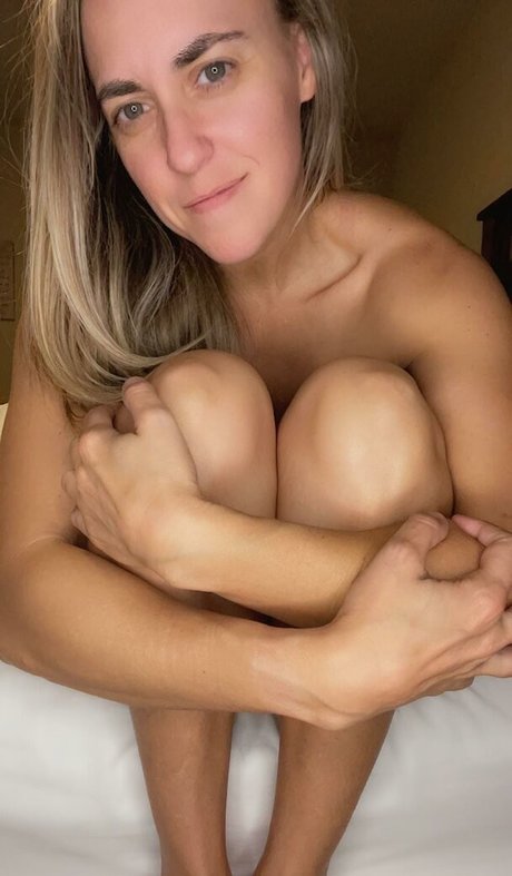 Photo nue de fuite OnlyFans de Bikinisquats