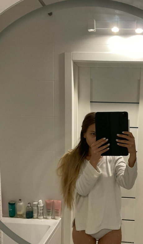 Photo nue de fuite OnlyFans de Mihalina