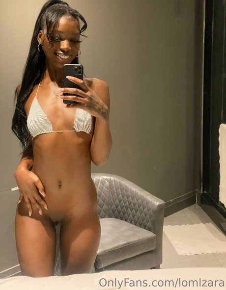 Photo nue de fuite OnlyFans de Lomlzara