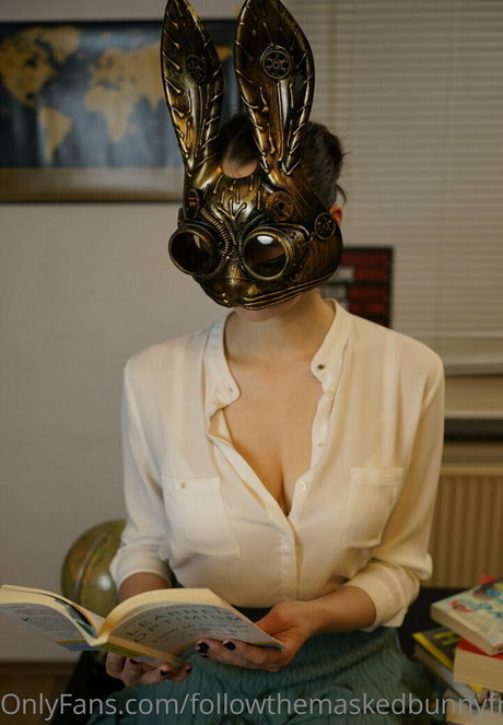 Photo nue de fuite OnlyFans de Followthemaskedbunnyfree