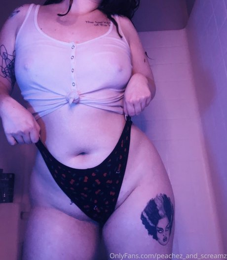 Photo nue de fuite OnlyFans de Peachezandscreamz