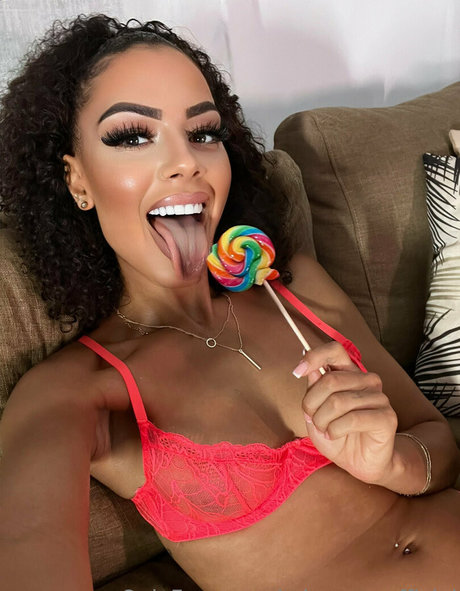Photo nue de fuite OnlyFans de Miamoonofficial